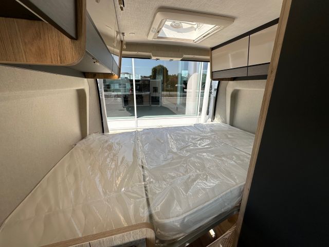 11 Guglielmi camper nuovi - Elnagh E-Van K2-letto matrimoniale trasversale2