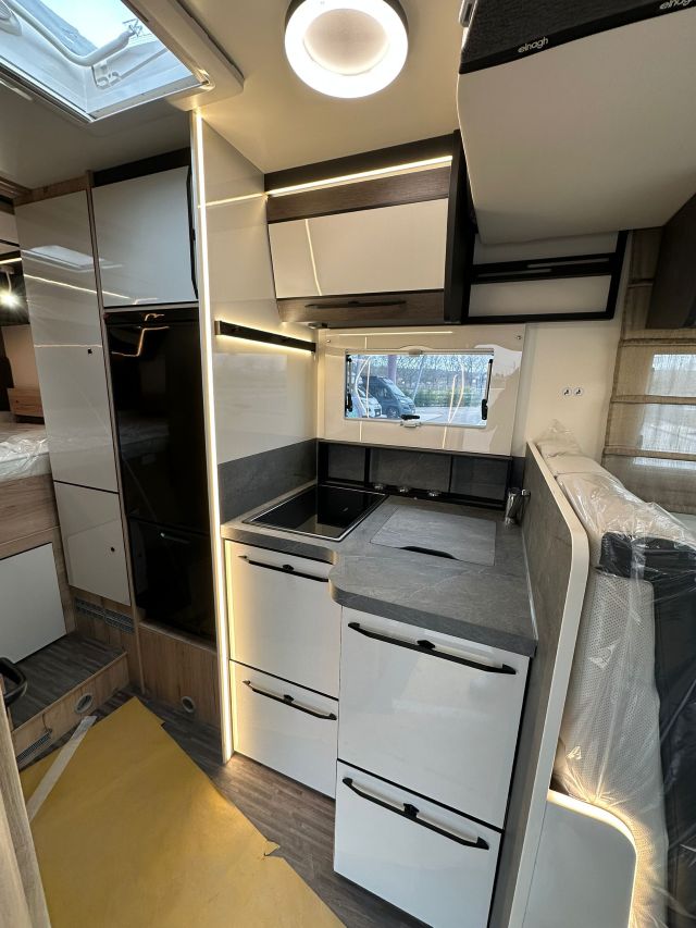 11 Guglielmi camper nuovi - Elnagh T-Loft 450-cucina laterale ad 'L' (chiusa)