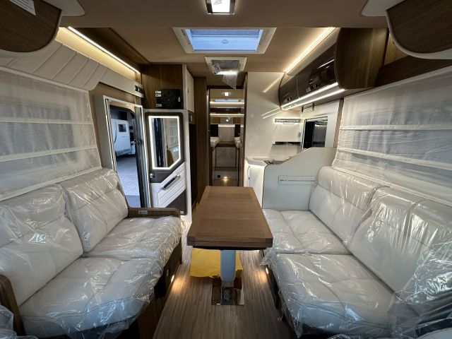 11 Guglielmi camper nuovi - Mobilvetta K-Yacht Tecno Line 86-dinette, cucina e letti gemelli