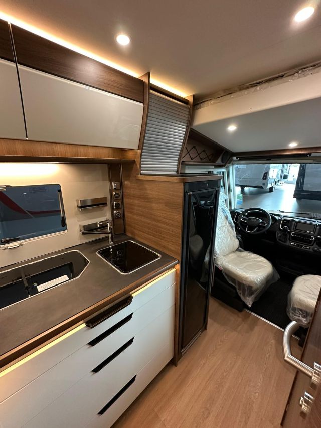 11 Guglielmi camper nuovi - Rapido 854 F-frigo (chiusa)