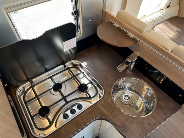 11 Guglielmi camper usati - Laika Kosmo 509-piano cottura