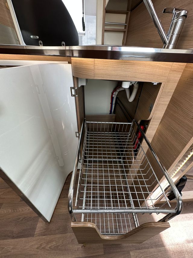 12 Guglielmi camper usati- Elnagh T-Loft 450-anta cucina