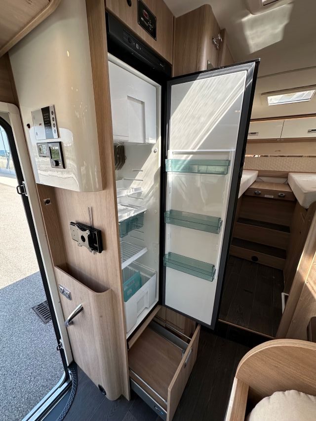 12 Guglielmi camper usati - Laika Kosmo 509-frigo e cella
