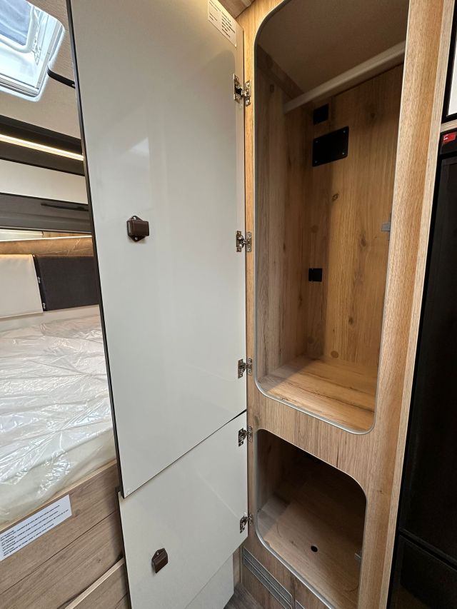 14 Guglielmi camper nuovi - Elnagh T-Loft 450-armadio