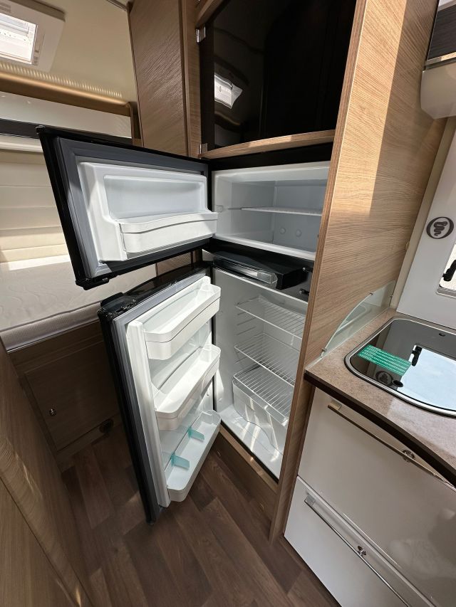 14 Guglielmi camper usati- Elnagh T-Loft 450-frigo e cella