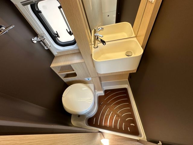 15 Guglielmi camper nuovi - Autostar V 630 G-bagno e doccia laterali
