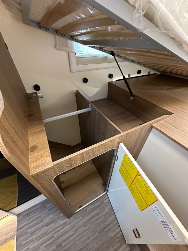 15 Guglielmi camper nuovi - Elnagh Baron 565 Ford-vano sotto letto lato passeggero