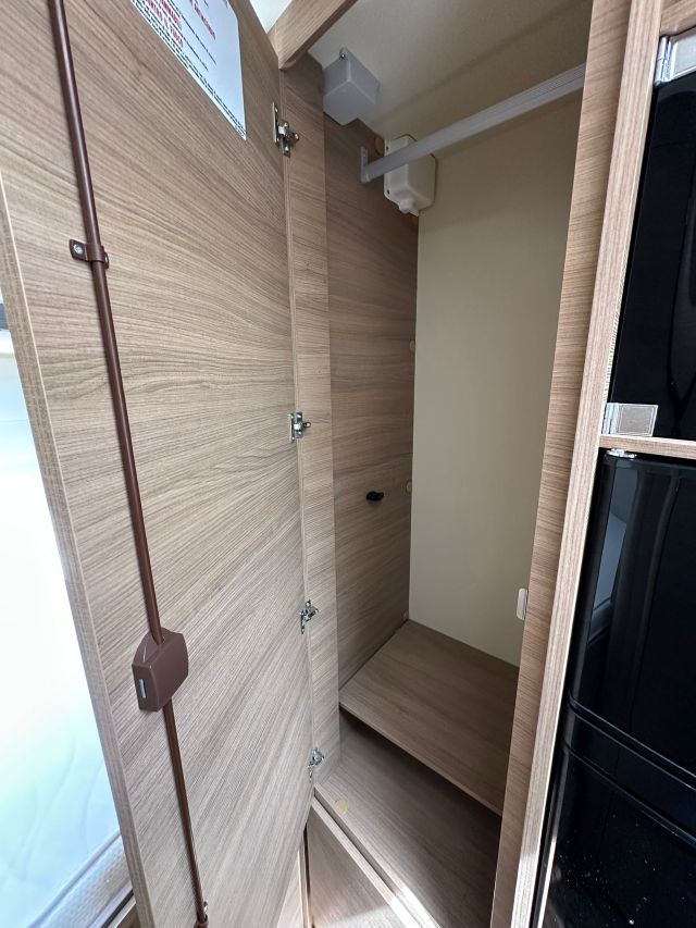15 Guglielmi camper usati- Elnagh T-Loft 450-armadio