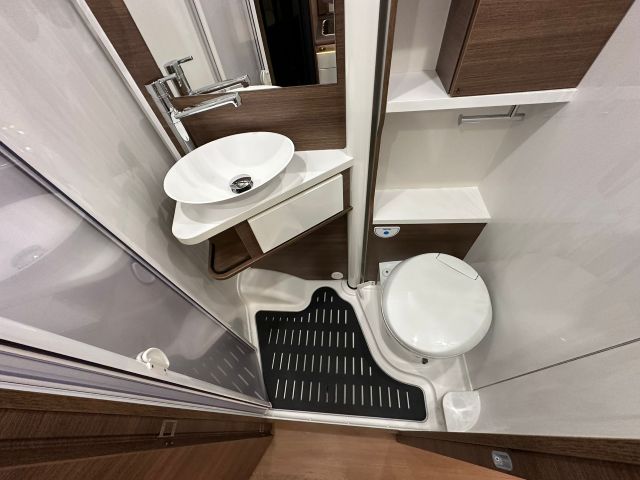 16 Guglielmi camper nuovi - Rapido 854 F-bagno