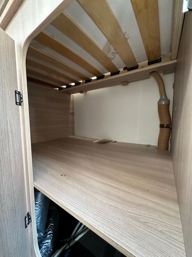 16 Guglielmi camper usati - Laika Kosmo 509-vano sotto letto lato guida