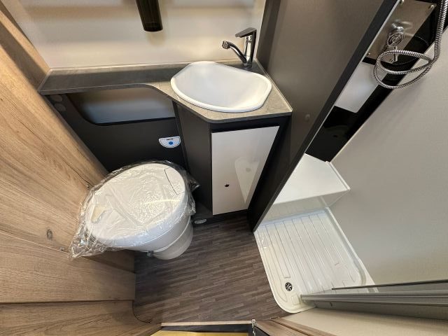 17 Guglielmi camper nuovi - Elnagh T-Loft 450-bagno e doccia laterali