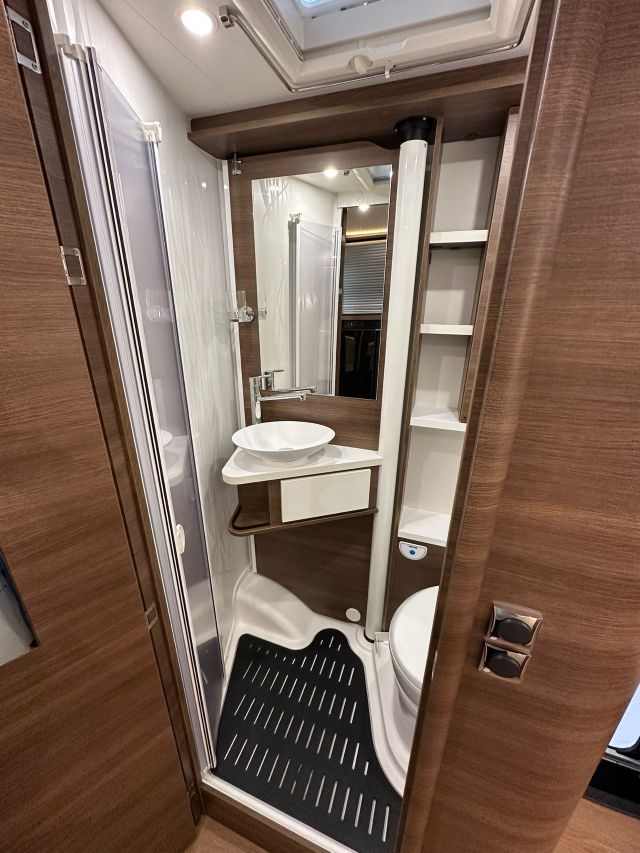 17 Guglielmi camper nuovi - Rapido 854 F-wc e lavello