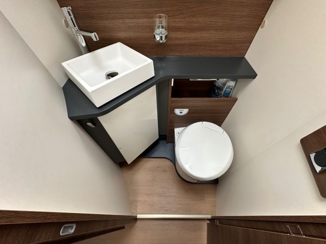 18 Guglielmi camper nuovi - Rapido 866 F-bagno