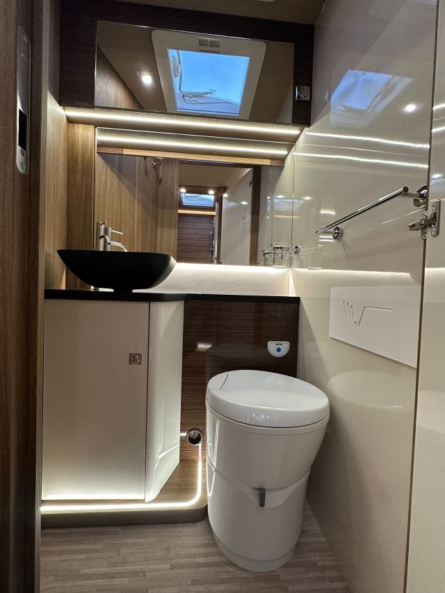 19 Guglielmi camper nuovi - Mobilvetta K-Yacht Tecno Line 86-wc e lavello