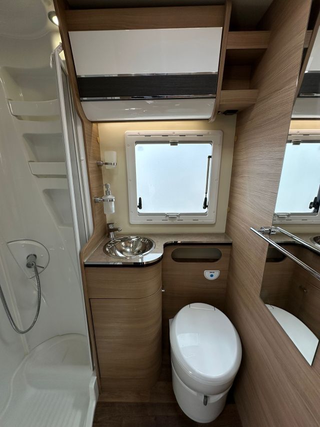 19 Guglielmi camper usati- Elnagh T-Loft 450-wc e lavello