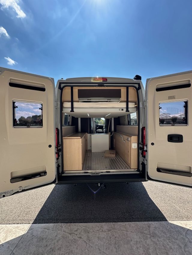 3 Guglielmi camper nuovi - Autostar V 630 G-portellone posteriore1