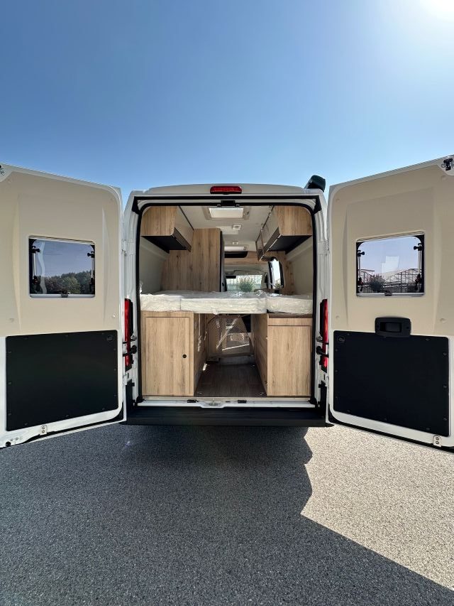 3 Guglielmi camper nuovi - Elnagh E-Van K2-portellone posteriore1