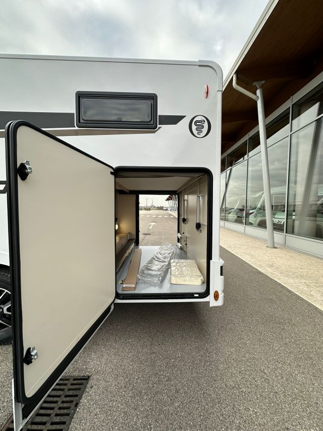 3 Guglielmi camper nuovi - Elnagh T-Loft 450-garage1