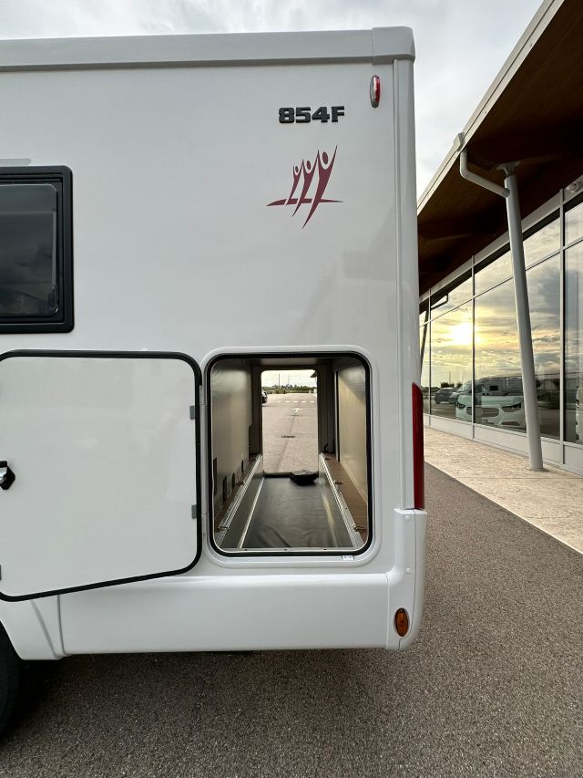3 Guglielmi camper nuovi - Rapido 854 F-garage1