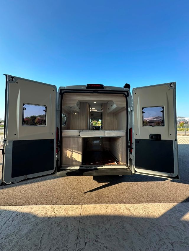 3 Guglielmi camper usati- Elnagh E-Van 2 Premium-portellone posteriore1