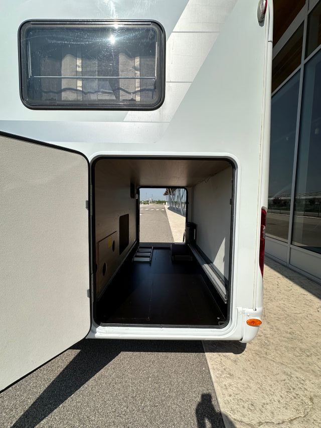 3 Guglielmi camper usati - Laika Kosmo 509-garage1