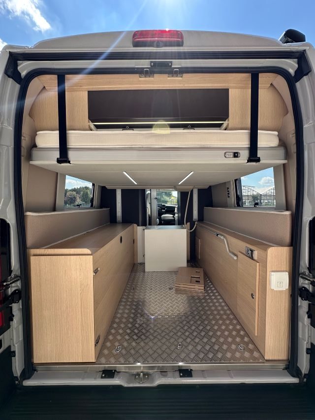 4 Guglielmi camper nuovi - Autostar V 630 G-portellone posteriore2