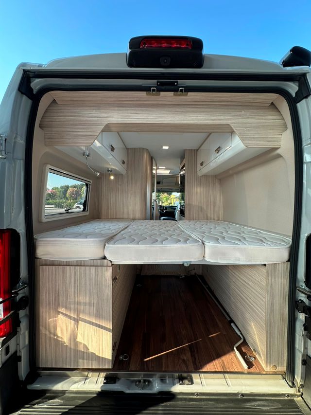4 Guglielmi camper usati- Elnagh E-Van 2 Premium-portellone posteriore2