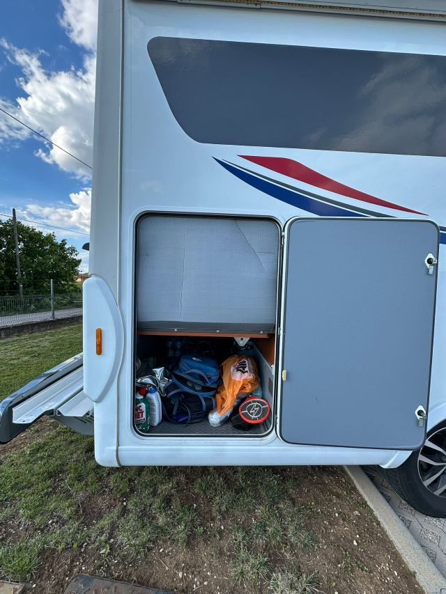 4 Guglielmi camper usati - Frankia I 680-garage