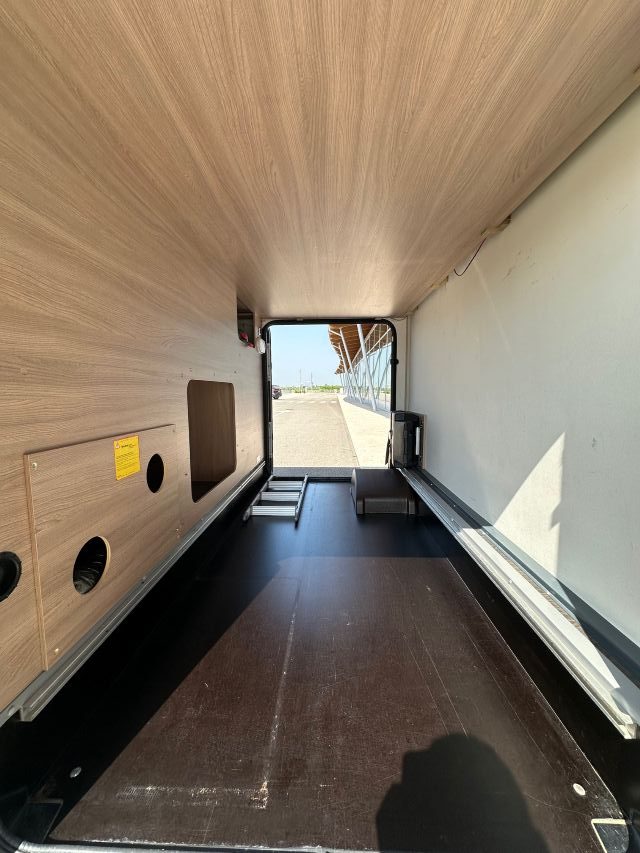 4 Guglielmi camper usati - Laika Kosmo 509-garage2