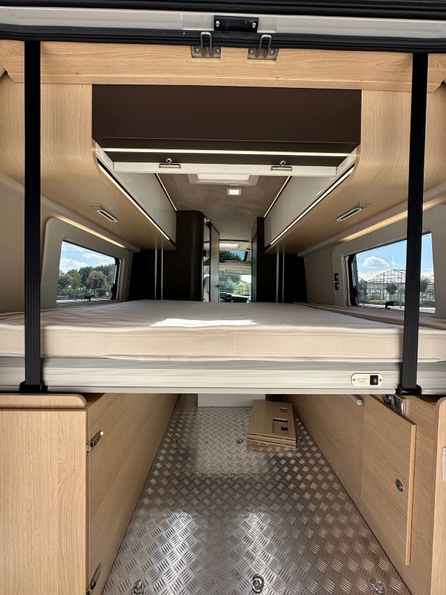 5 Guglielmi camper nuovi - Autostar V 630 G-portellone posteriore3