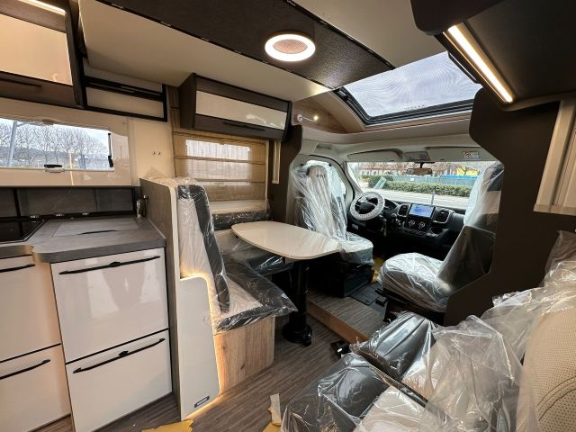 5 Guglielmi camper nuovi - Elnagh T-Loft 450-dinette1