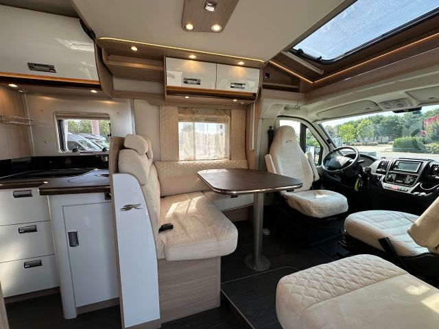 5 Guglielmi camper usati - Laika Kosmo 509-dinette1