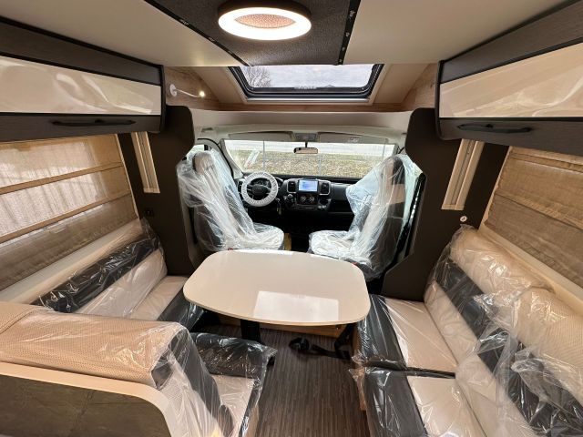 6 Guglielmi camper nuovi - Elnagh T-Loft 450-dinette2