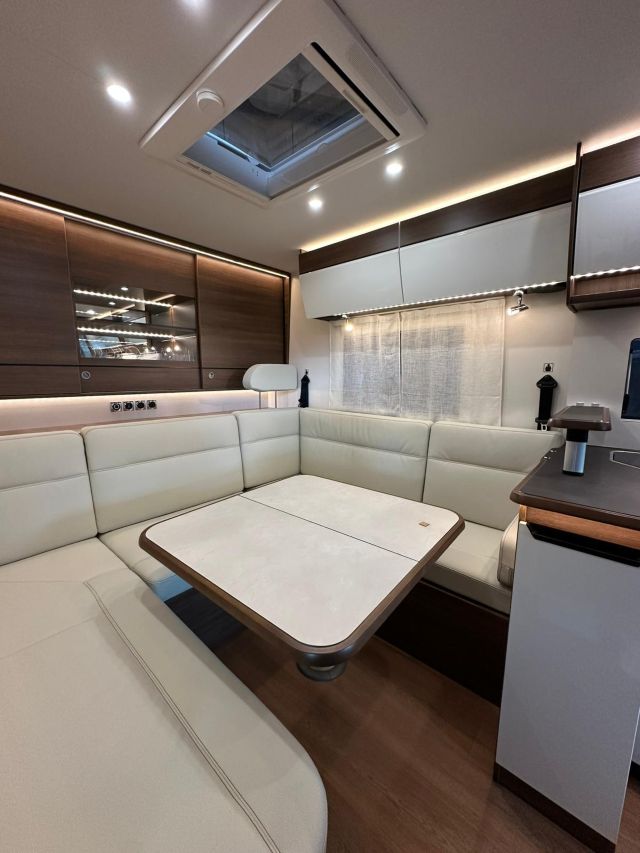 6 Guglielmi camper nuovi - Rapido 854 F-dinette2