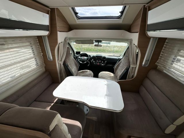 6 Guglielmi camper usati- Elnagh T-Loft 450-dinette2