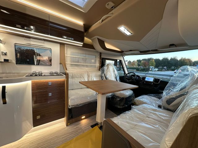 7 Guglielmi camper nuovi - Mobilvetta K-Yacht Tecno Line 86-dinette1