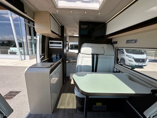 8 Guglielmi camper nuovi - Autostar V 630 G-dinette, cucina e letto matrimoniale longitudinale regolabile in altezza