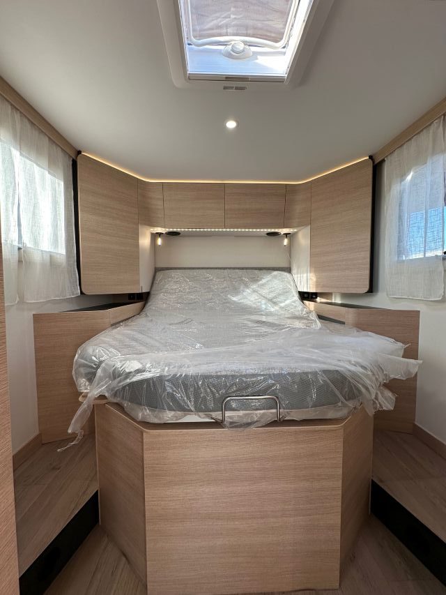 14 Guglielmi camper nuovi - Rapido C86i-letto nautico1