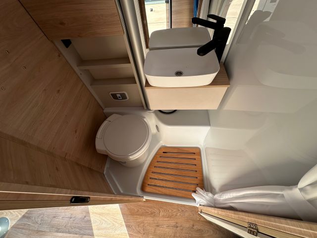16 Guglielmi camper nuovi - Dethleffs Just Van T5-bagno e doccia laterali