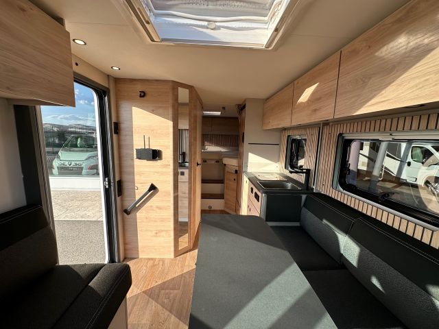 7 Guglielmi camper nuovi - Dethleffs Just Van T5-dinette, cucina e letti gemelli