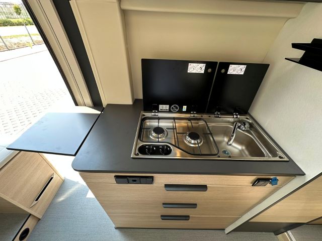 11 Guglielmi camper nuovi - Dreamer Camper Five-piano cottura