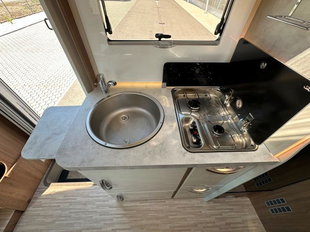 11 Guglielmi camper usati - Elnagh Baron 531-piano cottura
