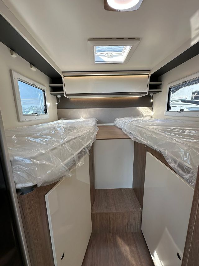 12 Guglielmi camper nuovi - Elnagh Baron Compact 539-letti gemelli1
