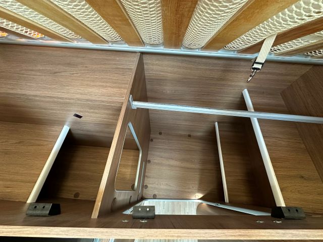 14 Guglielmi camper usati - Elnagh Baron 531-armadio