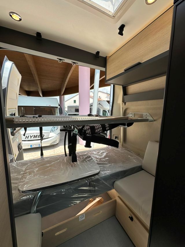 15 Guglielmi camper nuovi - Dreamer Camper Five-dinette posteriore
