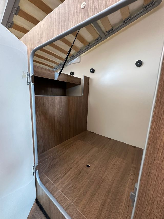 15 Guglielmi camper nuovi - Elnagh Baron Compact 539-vano sotto letto lato guida