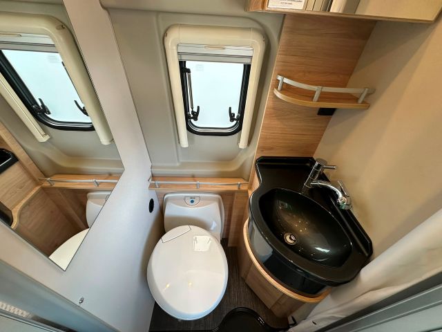 15 Guglielmi camper usati - Dethleffs Globetrail 640 ER-bagno