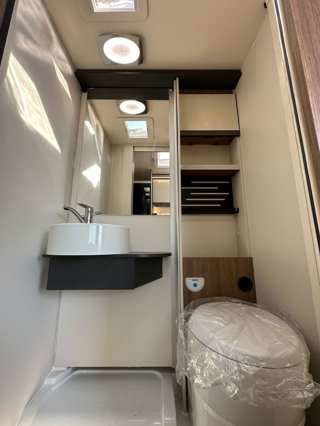 17 Guglielmi camper nuovi - Elnagh Baron Compact 539-wc e lavello