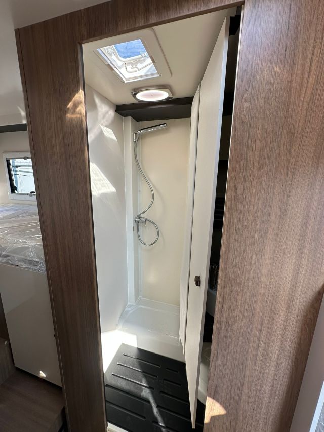 18 Guglielmi camper nuovi - Elnagh Baron Compact 539-doccino