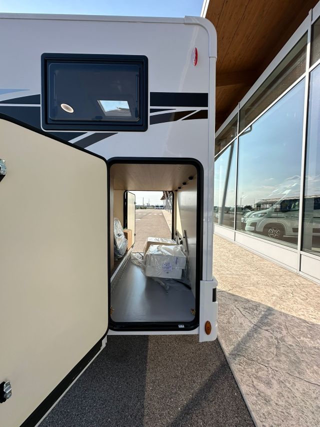 3 Guglielmi camper nuovi - Elnagh Baron Compact 539-garage1